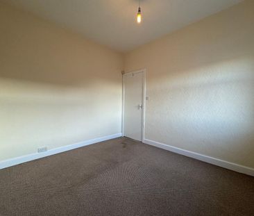 2 bedroom end of terrace house to rent - Photo 4