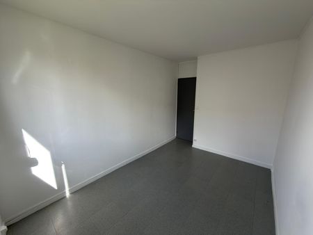 Location Appartement 3 pièces 68m² AMIENS 80090 - Photo 2