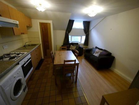 3 bedroom flat to rent - Photo 3