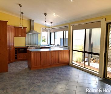 STROLL TO NOWRA CBD - Photo 4