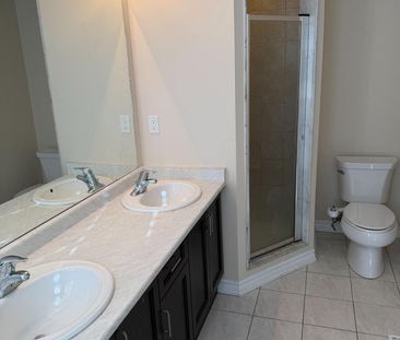 For Lease - 74 Lloyd Crescent, Brampton, Ontario - Photo 6