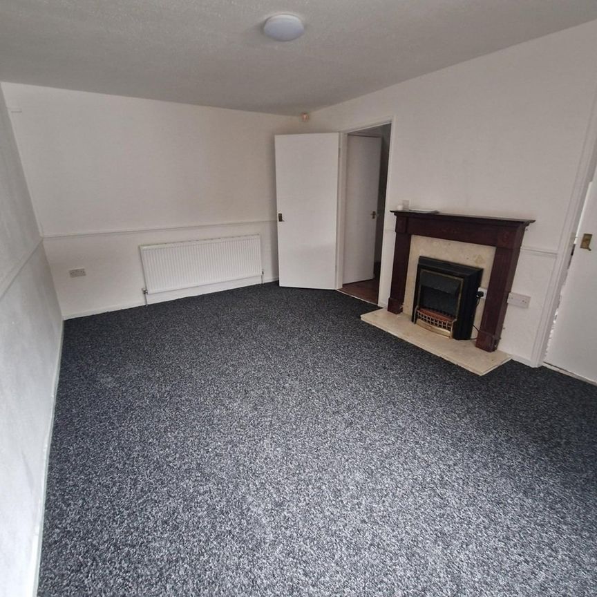 3 Bed Terraced House, Royston Close, NG2 - Photo 1