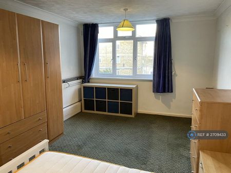 1 bedroom in a house share to rent - Photo 4