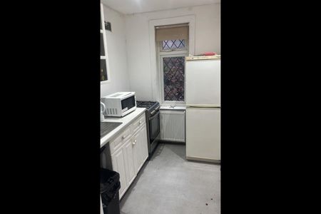 Room in a Shared Flat, Romsey Road, SO16 - Photo 4