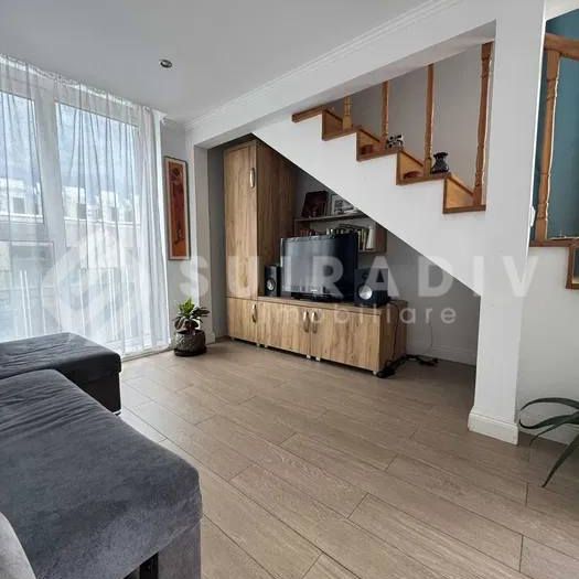 Apartament cu scară interioară | 3 camere | Balcon | Zonă Centrală - Fotografie 1