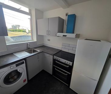 Room in a Shared Flat, Eccles New Road, M5 - Photo 3