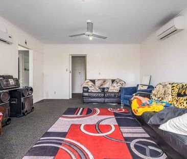 Sun-Soaked Sanctuary in the Trees - 453 Scenic Drive, Waiatarua - Photo 2