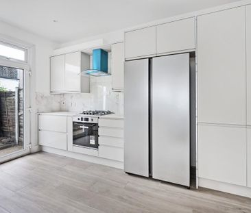 4 bedroom terraced house to rent - Photo 6