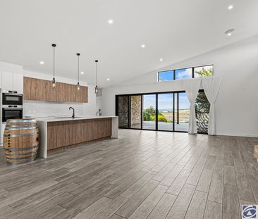 STUNNING HOME WITH BREATHTAKING VIEWS! - Photo 3