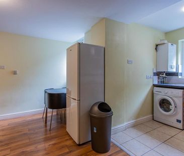 2 bedroom private hall to rent - Photo 5