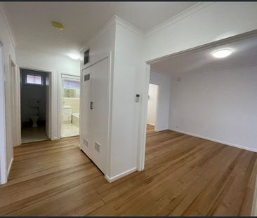 LIGHT, BRIGHT AND SPACIOUS! - Photo 5