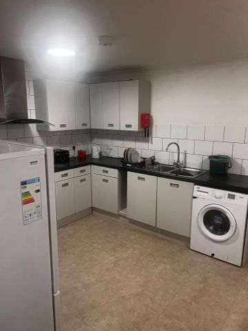 1 bedroom in a house share to rent - Photo 4