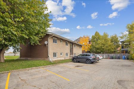 For Lease - 2350 Queensway Drive Unit# 1, Burlington, Ontario - Photo 4