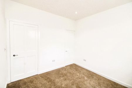 3 bedroom semi-detached bungalow to rent - Photo 4