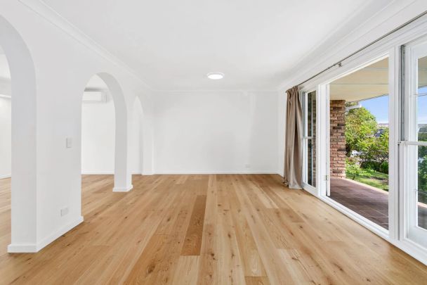 Stunning Modern Coastal Family Home – Flexible Lease Terms - Photo 1