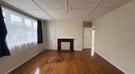 Cozy 3-Bedroom Home in Huntly - Photo 2