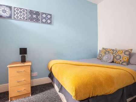 ✨ Bright, Modern Rooms in the Heart of Coventry – Available Now! - Photo 4