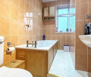 4 bedroom house to rent - Photo 3