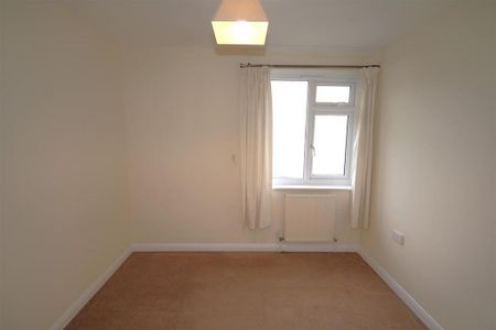 3 bedroom end of terrace house to rent - Photo 3
