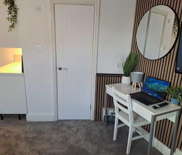 1 bedroom in a house share to rent - Photo 2