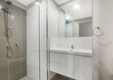 STEPS TO THE BEACH - LUXURY APARTMENT - Photo 5