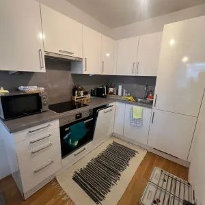 Moderne 2-Zimmer-Wohnung mit Terrasse, voll möbliert - Photo 2