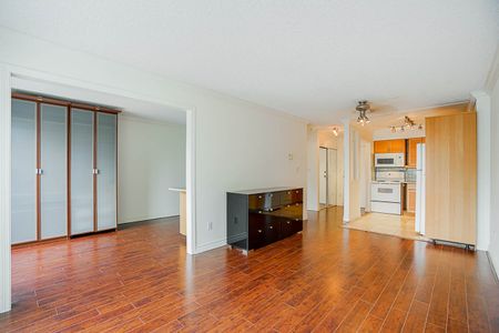 Bright 1 bed condo in Ambleside - Photo 5