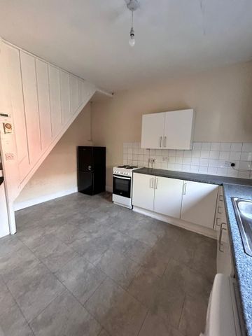 2 bedroom terraced house to rent - Photo 3