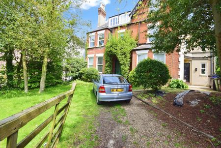 3 bedroom terraced house to rent - Photo 4