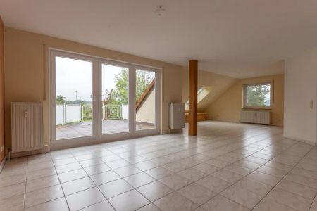 Schöne ca. 135 m² große 4-Zimmer-Maisonettewohnung mit Dachatelier und Westloggia in Garenfeld! - Photo 2