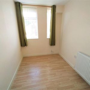 1 bedroom Flat To Let - Photo 2