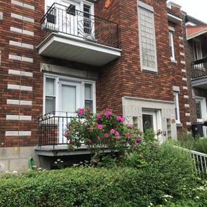 Montreal - 2 Bedroom - Lower Duplex +Private Backyard - Photo 2