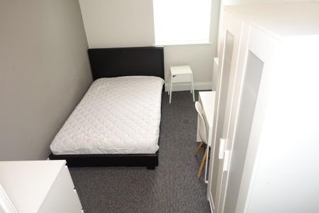 5 bedroom private hall to rent - Photo 3