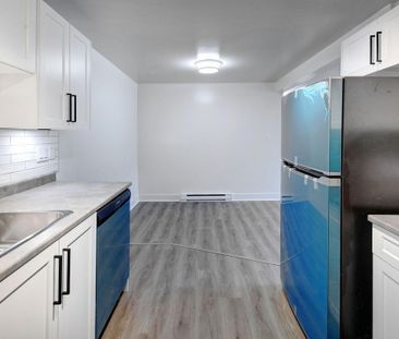 2 Bedroom - Photo 2