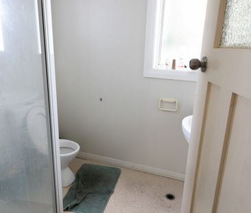 All inclusive rooms on Russell St - Available now - Photo 4