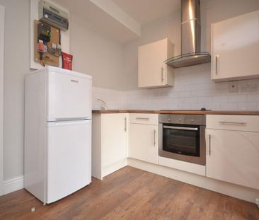 1 bedroom Flat To Let - Photo 3