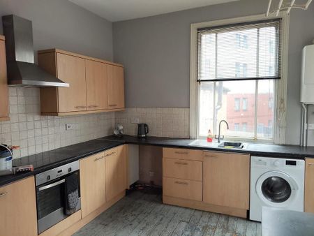 3 bedroom flat to rent - Photo 5