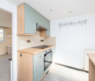 2 bedroom end of terrace house to rent - Photo 2