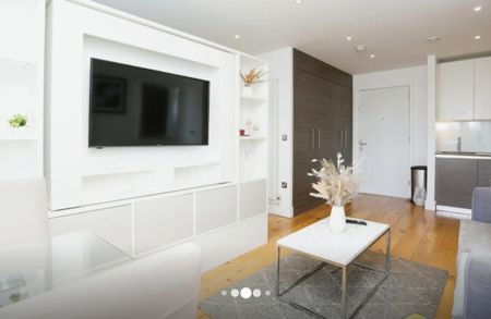 1 Bed Flat, London, SE13 - Photo 2