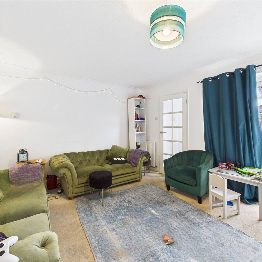 Pinewood Park, Farnborough Pinewood Park, Farnborough - Photo 2