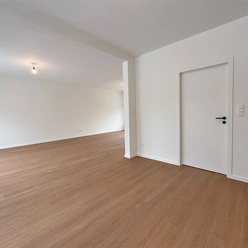 INSTAPKLARE gerenoveerde WONING met 3 slpks, badk., garage & tuintje/terras. - Photo 1