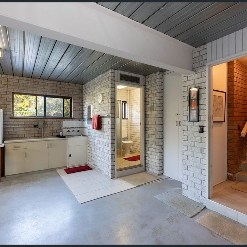 Beautiful Three Bedroom Home - Photo 1