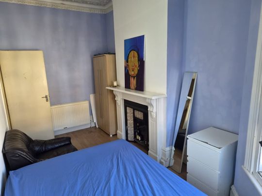 4 Bed Semi-Detached House, Albert Road, N4 - Photo 1