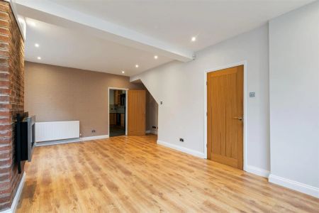 3 bed end of terrace house to rent in Union Road, Shirley, Solihull - Photo 4