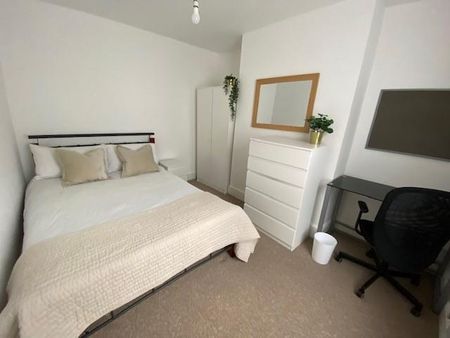 3 bedroom terraced house to rent - Photo 3