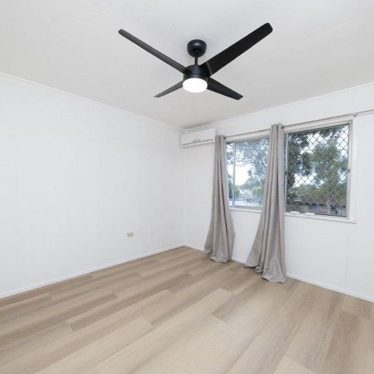 Renovated Cozy Family Home for Large Family - 3 Bedrooms plus 3 extra rooms downstairs - Photo 1