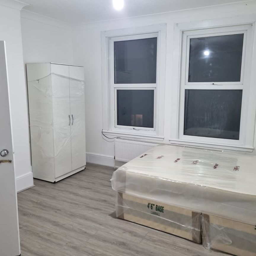 Studio Flat, Francis Road, E10 - Photo 1