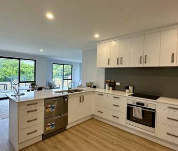 Lush Executive Living in Prime Central Location - Photo 4