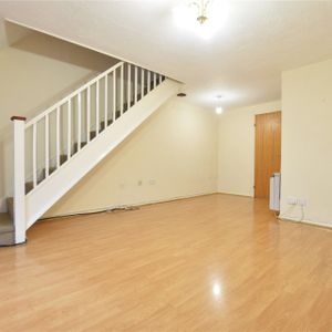 Statham Court, Bracknell Statham Court, Bracknell - Photo 3