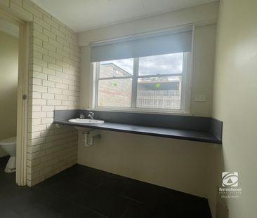 RELAXED LAKESIDE LIVING MADE EASY - Photo 5